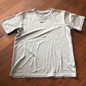 Nike dry-fit, short sleeve tee